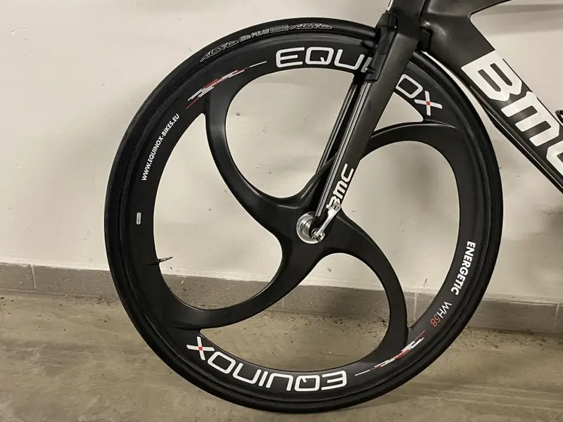 Triatlonový speciál BMC Timemachine 01 – Dura-Ace Di2, disková kola