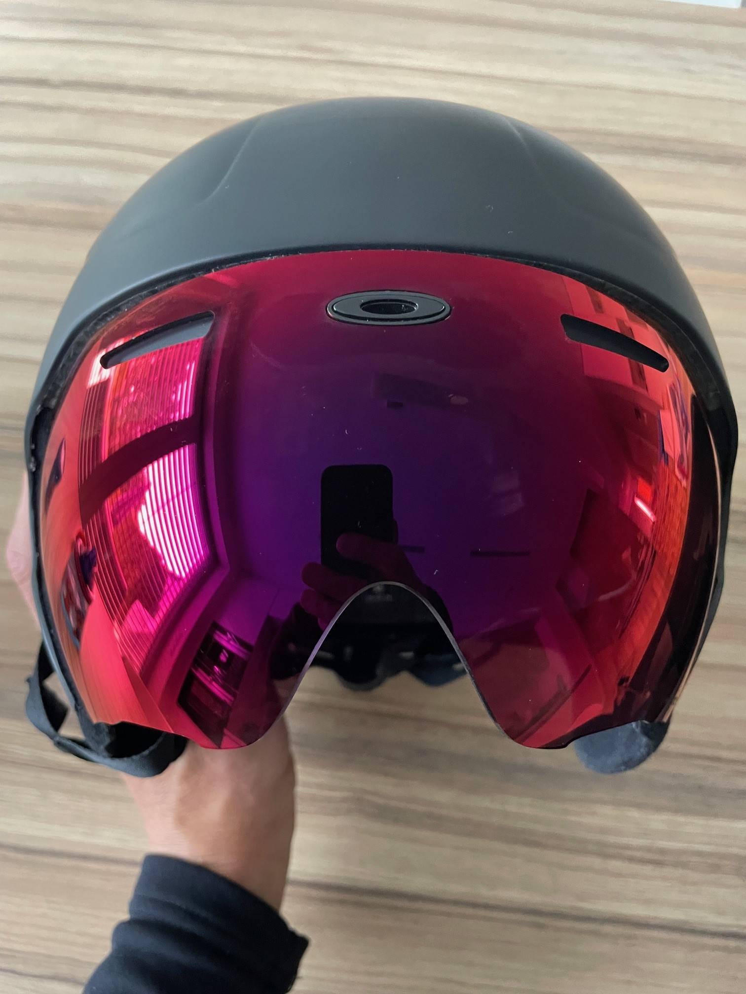 Aero helma Oakley ARO7