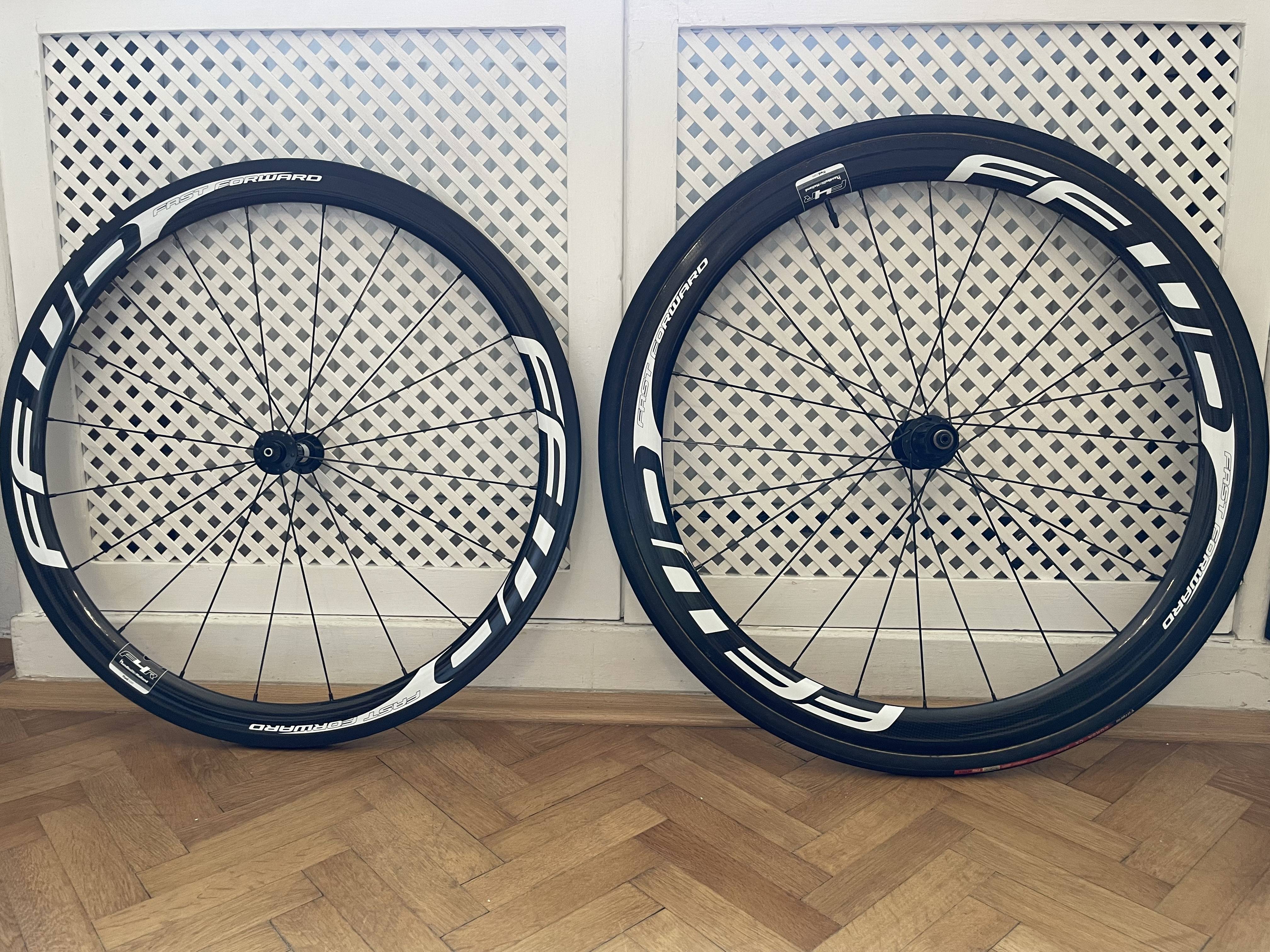 Lehká karbonová kola - hmotnost sady pouze 1325 gramů - FFWD (Fast Forward Wheels) VČETNĚ TAŠKY